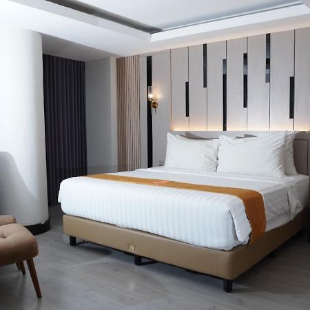 Cavinton Hotel Malioboro Yogyakarta By Tritama Hospitality Esterno foto