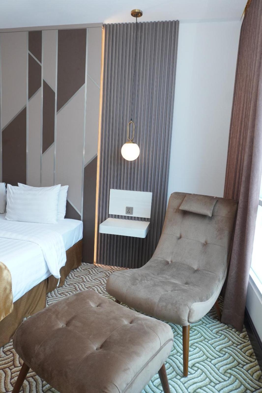 Cavinton Hotel Malioboro Yogyakarta By Tritama Hospitality Esterno foto