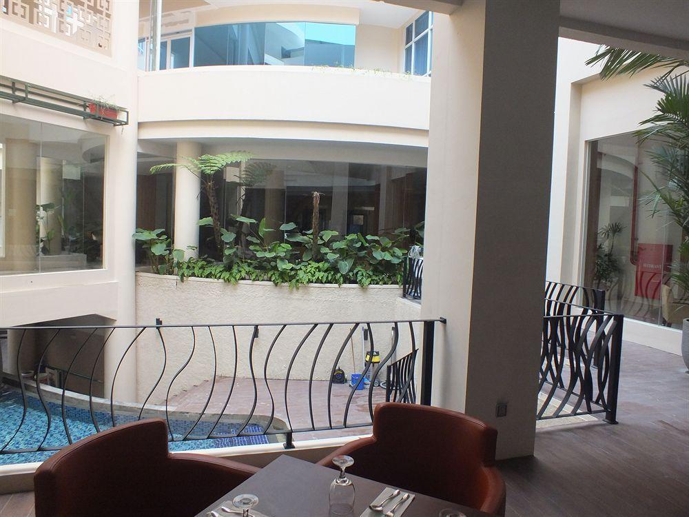 Cavinton Hotel Malioboro Yogyakarta By Tritama Hospitality Esterno foto