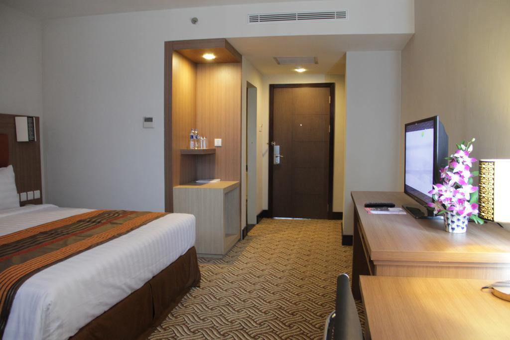 Cavinton Hotel Malioboro Yogyakarta By Tritama Hospitality Esterno foto