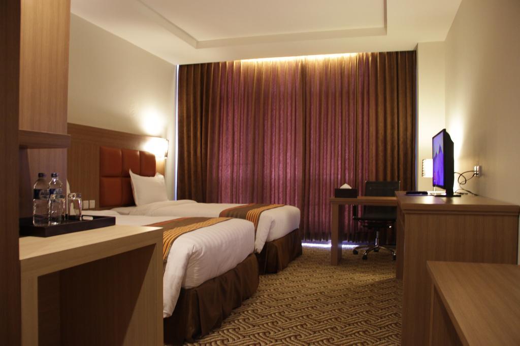 Cavinton Hotel Malioboro Yogyakarta By Tritama Hospitality Esterno foto