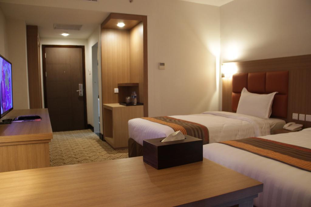 Cavinton Hotel Malioboro Yogyakarta By Tritama Hospitality Esterno foto