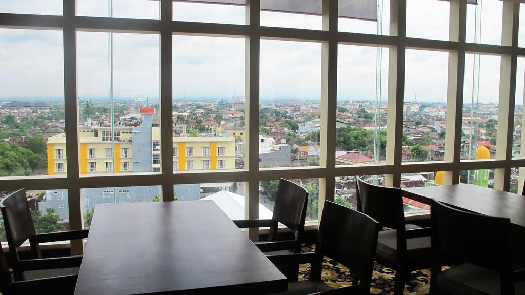 Cavinton Hotel Malioboro Yogyakarta By Tritama Hospitality Esterno foto