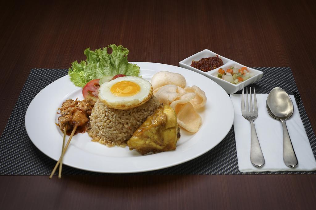 Cavinton Hotel Malioboro Yogyakarta By Tritama Hospitality Esterno foto