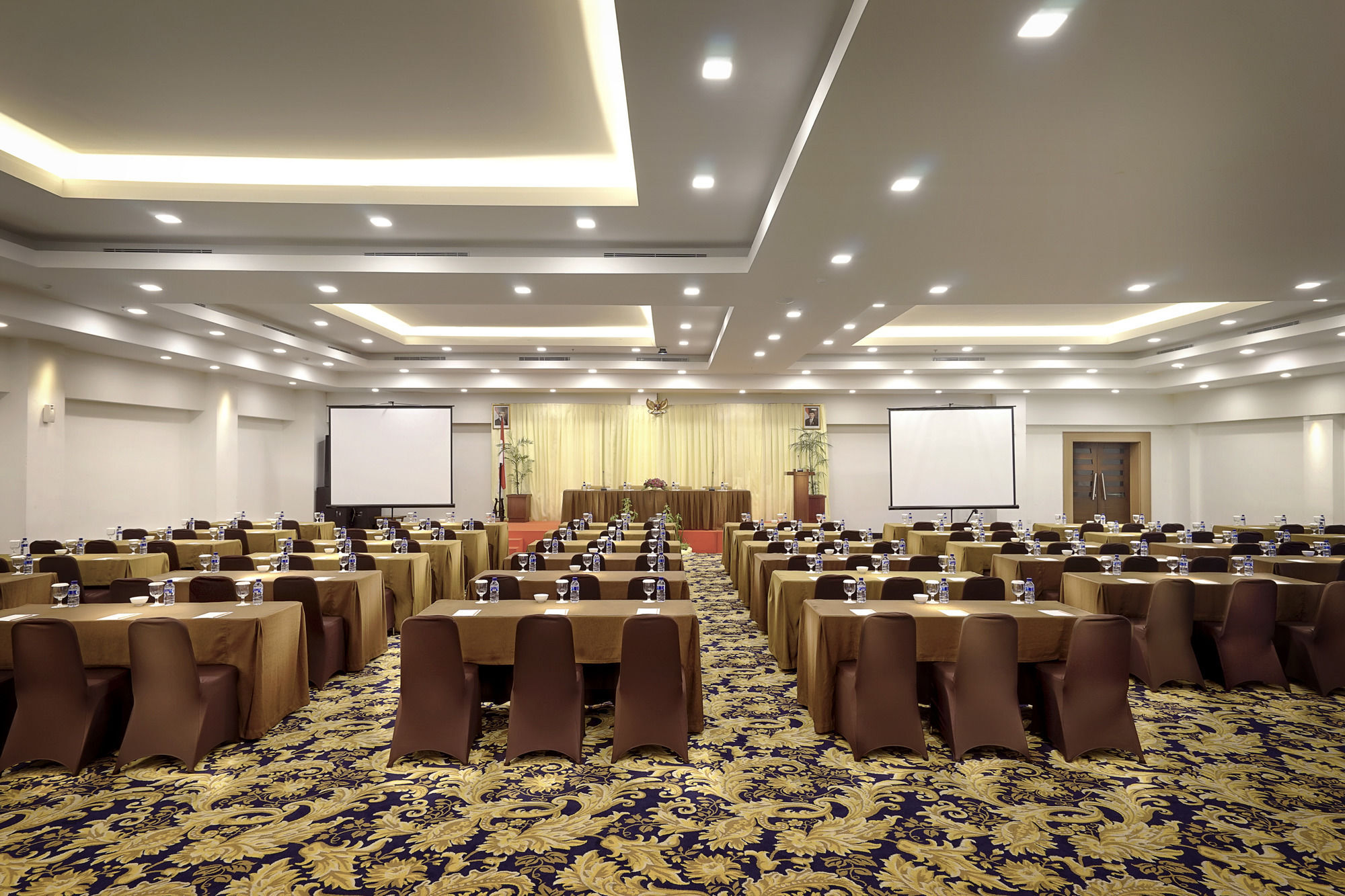 Cavinton Hotel Malioboro Yogyakarta By Tritama Hospitality Esterno foto