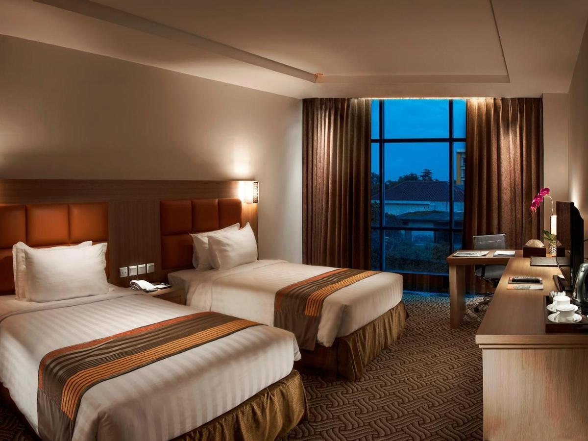 Cavinton Hotel Malioboro Yogyakarta By Tritama Hospitality Esterno foto